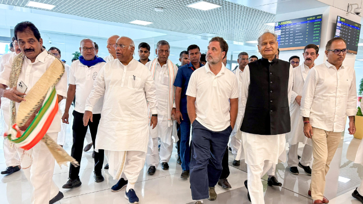 https://www.salarnews.in/public/uploads/images/newsimages/maannewsimage20102025_195324_Bihar Congress.png